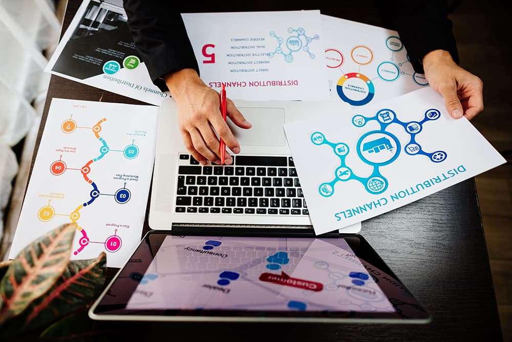 Your Patient’s Journey: How To Improve Wellness & Satisfaction 5 Marketing Manager making Marketing Distributions